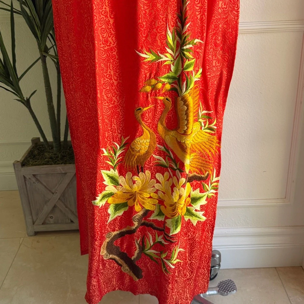 Vietnamese Ao Dai Set Embroidered Floral Details with Contrast Yellow Pants - Picture 3 of 8